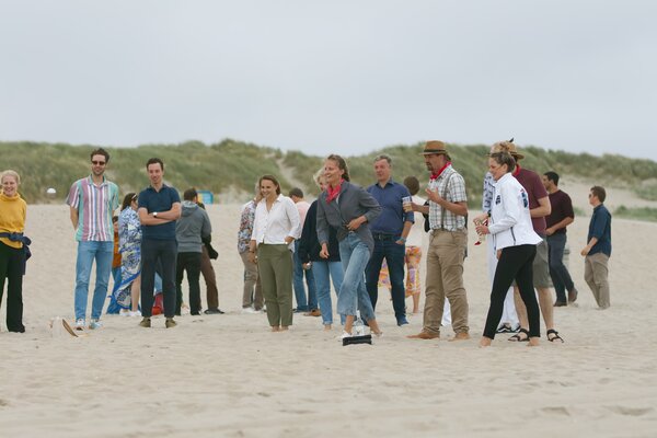 Een potje Jeu de Boules op het strand van Den Haag voorafgaand aan een kwartaalsessie met alle collega's uit Den Haag, Wageningen en Brussel
