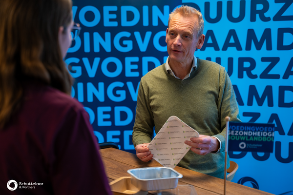 Verpakkingsexpert Wido van Drecht geeft aan dat transparant communiceren essentieel is. | © Foto: Schuttelaar &amp; Partners