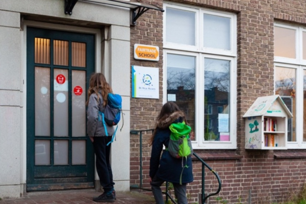 In het ontzorgingsprogramma Maatschappelijk Vastgoed zijn wij de spil in het netwerk van maatschappelijkvastgoedeigenaren en gemeenten in Zuid-Holland In het ontzorgingsprogramma Maatschappelijk Vastgoed zijn wij de spil in het netwerk van maatschappelijkvastgoedeigenaren en gemeenten in Zuid-Holland